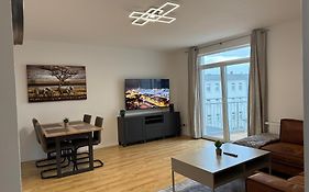Grosse Wohnung Mit Xxl-Balkon In Schwerin Mitte